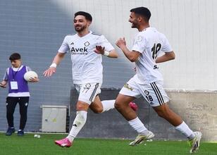 Altay düşmemek için direniyor