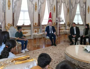 İstanbul Valisi Gül ile çocuklar arasında güldüren Beşiktaş diyaloğu