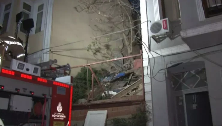 İstanbul’da 2 katlı bina çöktü!