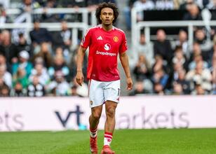 Manchester United’a Zirkzee’den kötü haber!