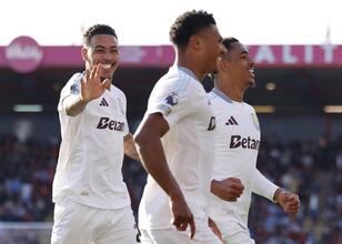 Aston Villa, 10 kişiyle galip geldi!