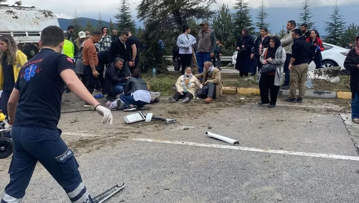 Karşı şeride geçip yan yattı! Isparta’da can pazarı: 15 kişi yaralandı