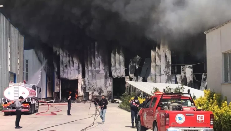 Kauçuk fabrikasında yangın, patlama sesleri duyuluyor