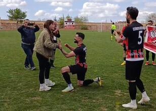 Nevşehir’de amatör futbolcudan şampiyonluk maçında önce evlilik teklifi