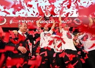 Süper Lig’e yükselen Gençlerbirliği kupasını aldı